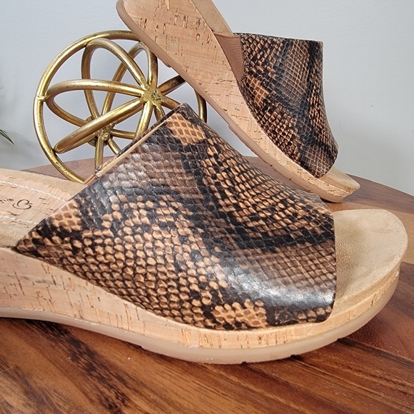 Baretraps Flossey Snakeskin Print Women's Brown Wedge Slide Sandals Size 9.5 - Picture 3 of 17